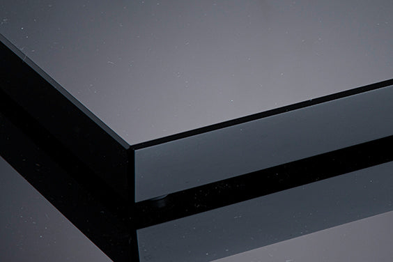 Detailaufnahme der Sushiplatte aus Schwarzglas von Black Glass