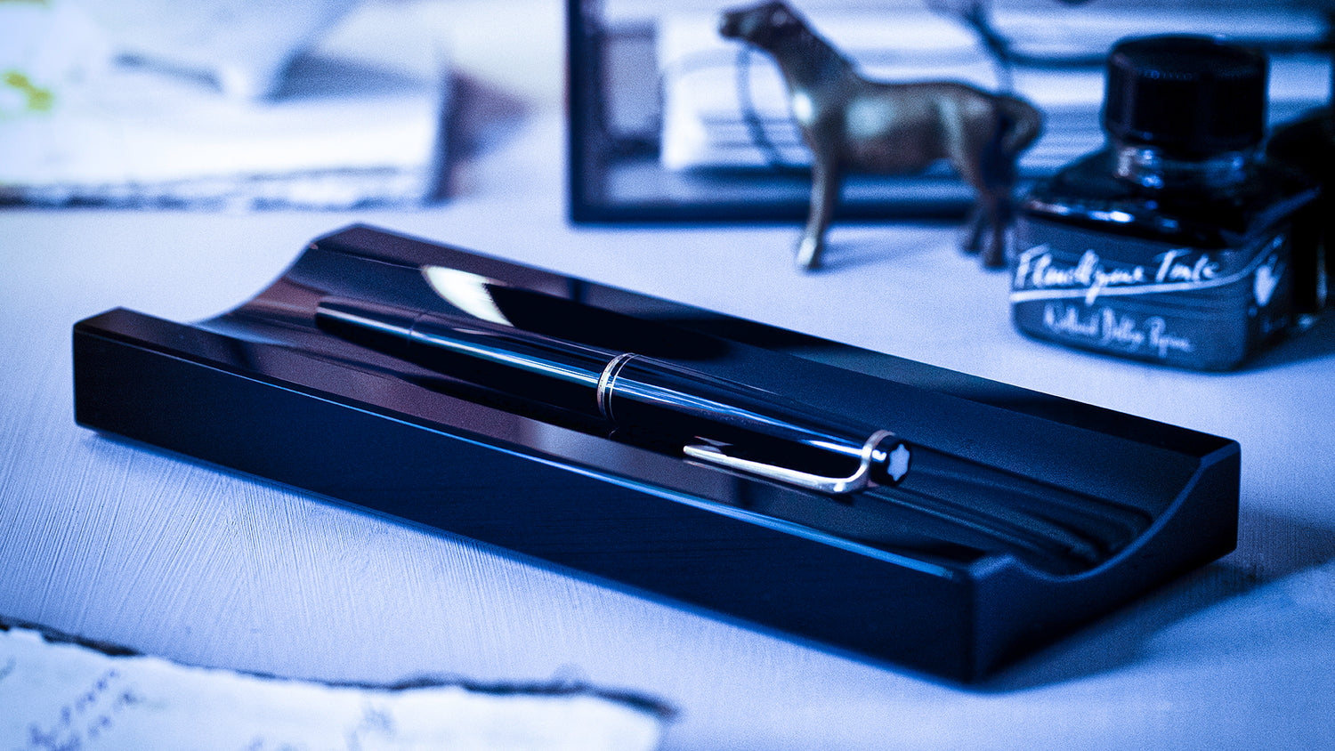 Stifteschale aus Schwarzglas von Black Glass