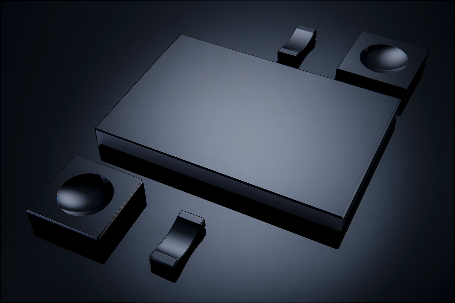 Sushi-Set aus Schwarzglas von Black Glass, mit Sushiplatte, Saucenschalen und Stickablagen