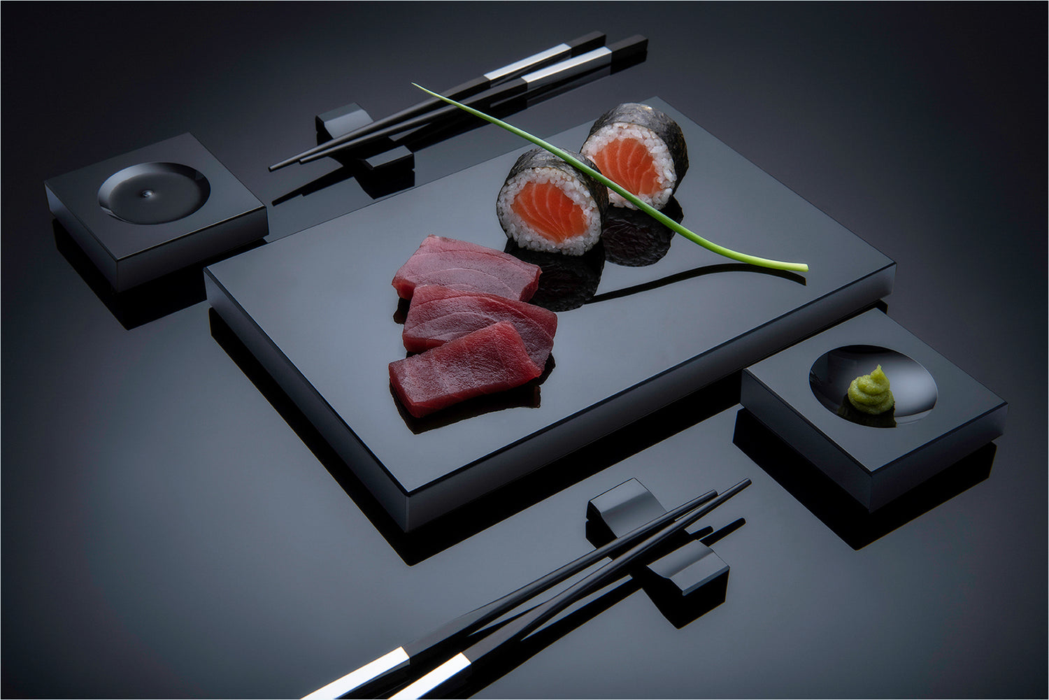 Sushi-Set aus Schwarzglas mit Sushi